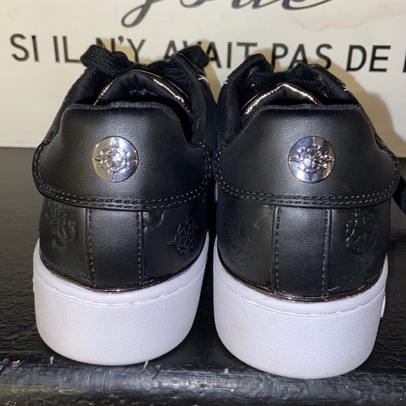 GUESS ⭐️authentic ⭐️ - Picture 5 of 7